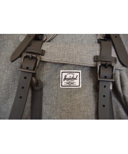 Рюкзак Herschel Little America Backpack 17L, серый с каучуковыми пряжками