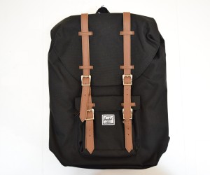 Рюкзак Herschel Little America Backpack 17L, черный с коричневыми пряжками