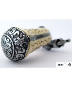 Макет пистолет кремневый трехдульный, под кость (Франция, XVIII век) DE-1309