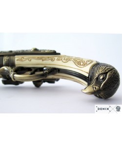 Макет пистолет кремневый трехдульный, под кость (Франция, XVIII век) DE-5306