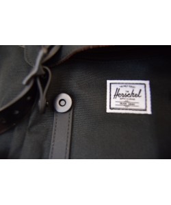 Рюкзак Herschel Little America Backpack 23.5L, черный с каучуковыми пряжками