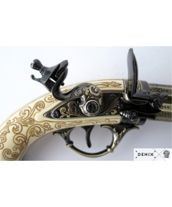 Макет пистолет кремневый трехдульный, под кость (Франция, XVIII век) DE-5306