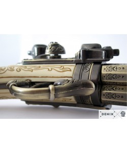 Макет пистолет кремневый трехдульный, под кость (Франция, XVIII век) DE-5306