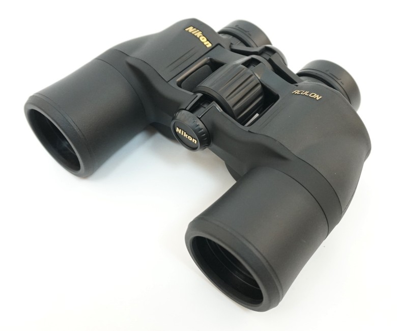 Бинокль Nikon Aculon A211 10x42 Porro
