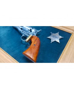 Револьвер Colt Army (США, 1860 г., Гражд. война) на бархатном панно, 43x23 зеленый бархат, дуб