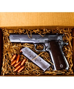 Сувенир из шоколада - пистолет 1911 (Colt)