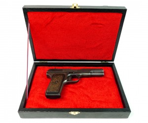 Подарочный кейс-футляр для пистолета, герб России (иск. кожа, вышивка)