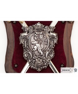 Панно настенное с нагрудником и 2-мя мечами, DE-576