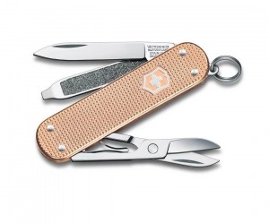 Нож-брелок Victorinox Classic Alox 0.6221.202G ”Fresh Peach” (58 мм, бежевый)