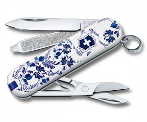 Нож-брелок Victorinox Classic 0.6223.L2110 ”Porcelain Elegance” (58 мм)