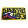 Шеврон ”Флаг России” с надписью ”THE RUSSIANS ARE COMING”, PVC на велкро, 80x44 мм (Black/Yellow) - фото № 1