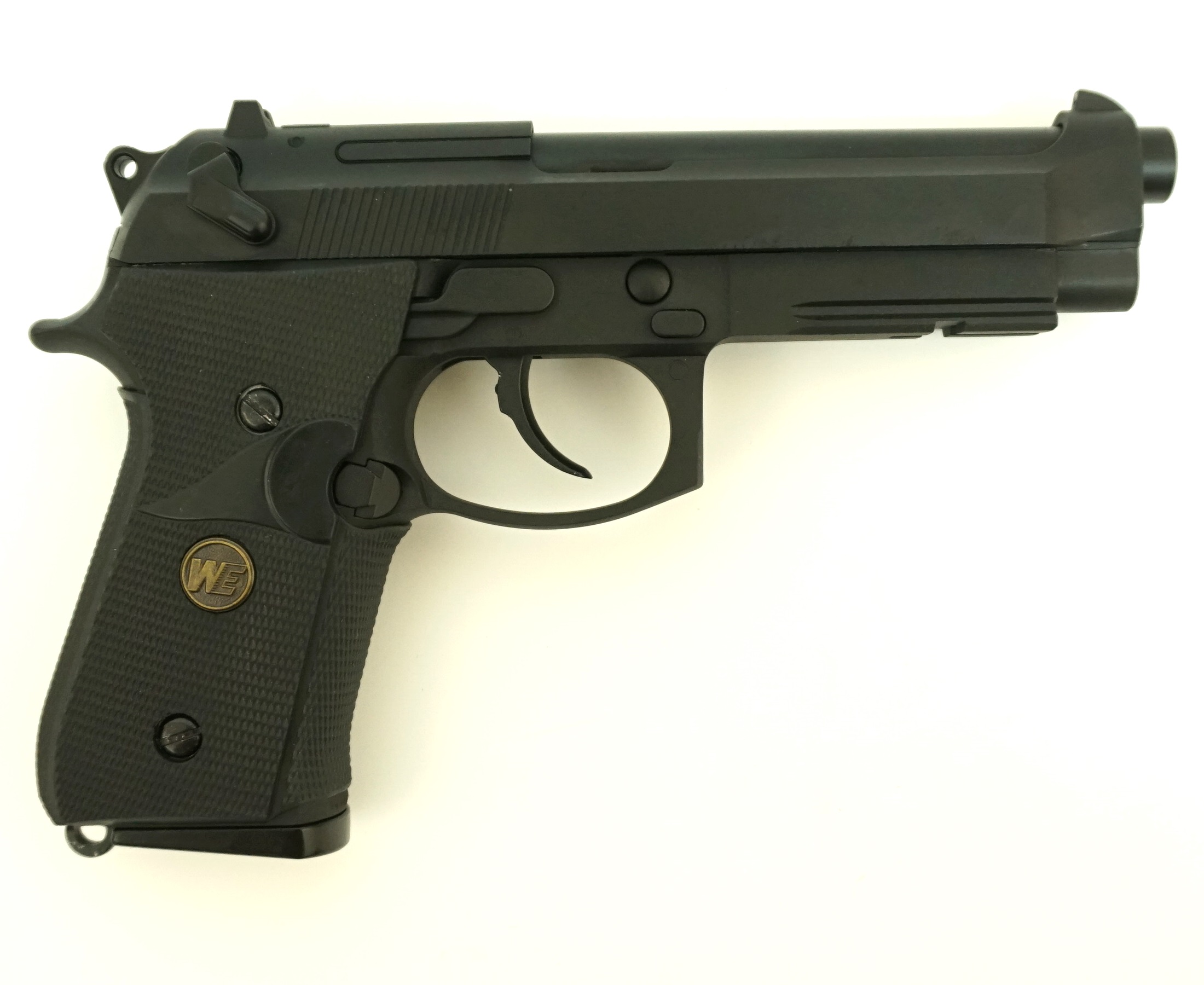 Страйкбольный пистолет WE Beretta M9A1 Rail Black (WE-M008) .