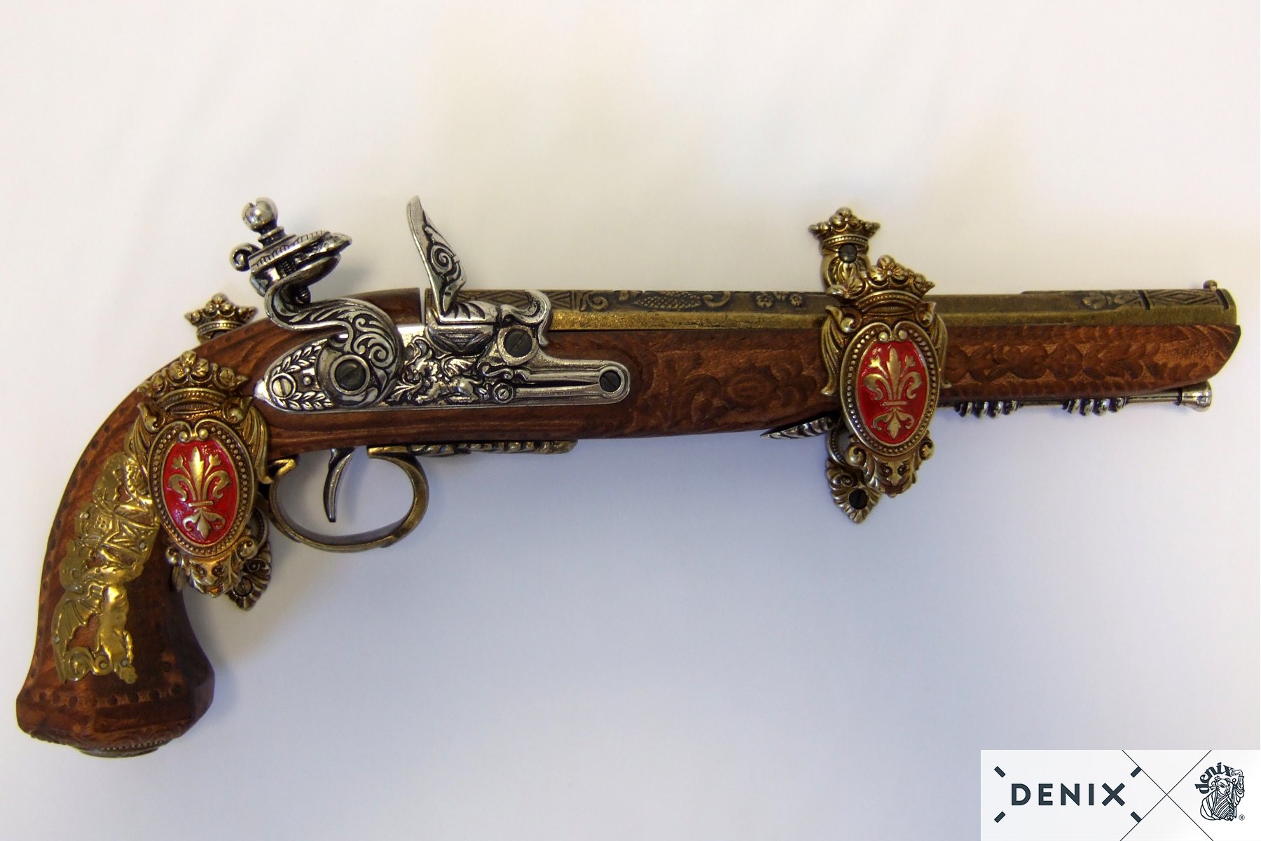 Пистоль и шпага читать. Дуэльные пистолеты 19 века. Кремневый пистоль 19 века. Кленовых дуэльных пистолетов калибра 12 мм французской фирмы le Page.