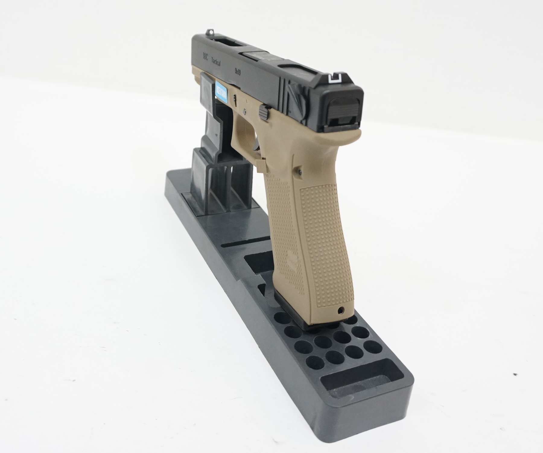 Страйкбольный пистолет WE Glock-18 Gen.4 Tan, сменные накладки (WE-G002B-TA...