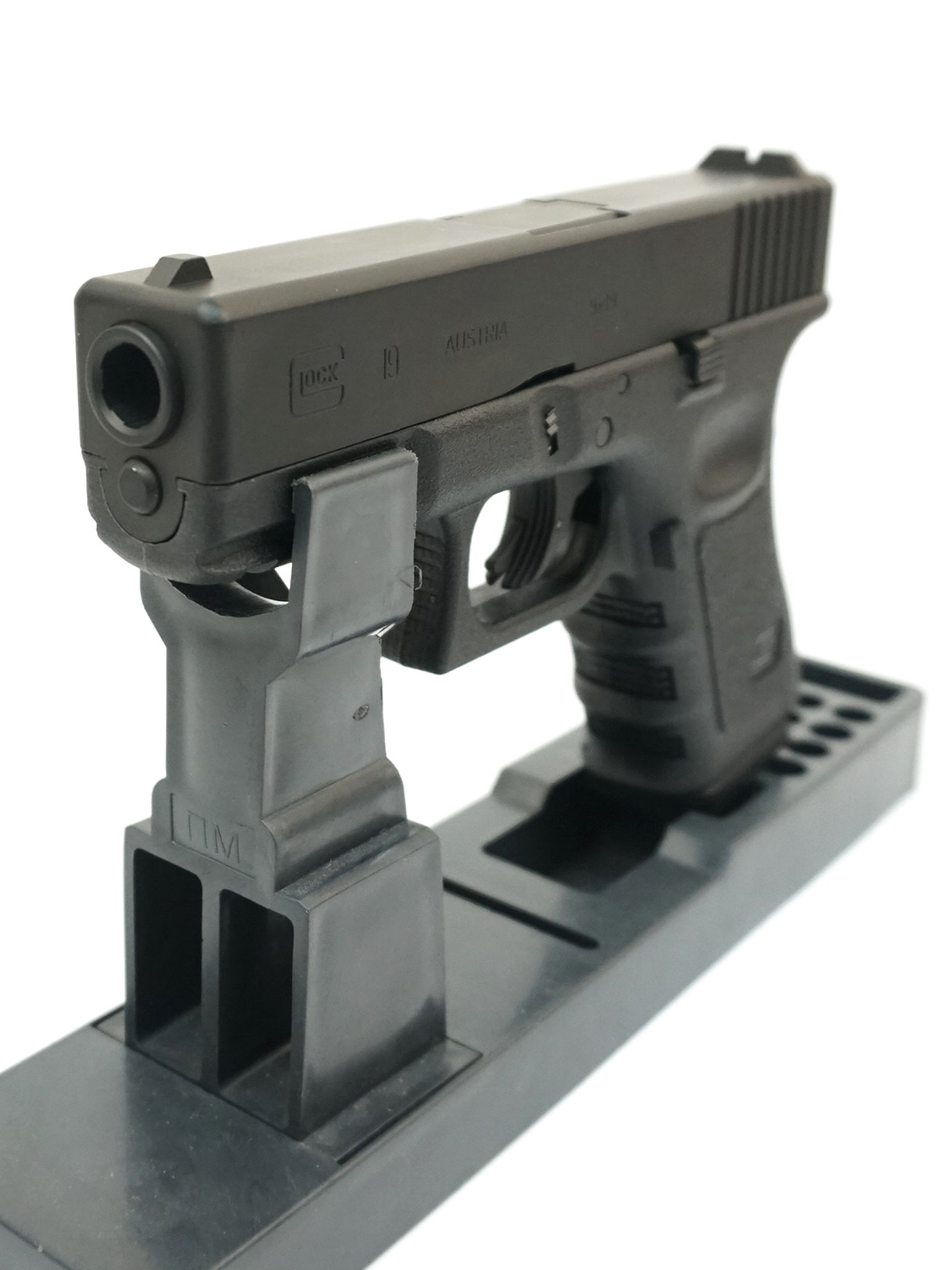 Пневматический пистолет Umarex Glock 19