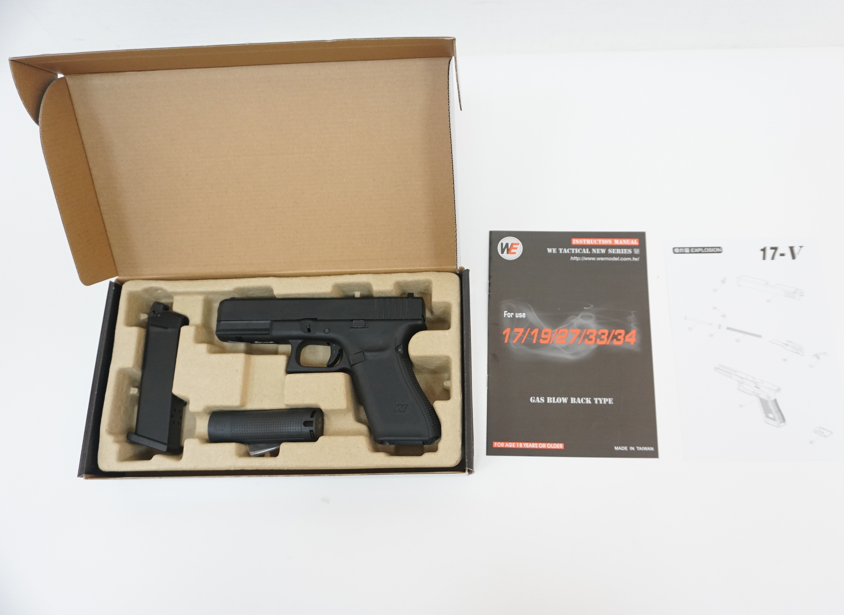 Страйкбольный пистолет WE Glock-17 Gen.5, сменные накладки (WE-G001VB-BK) .